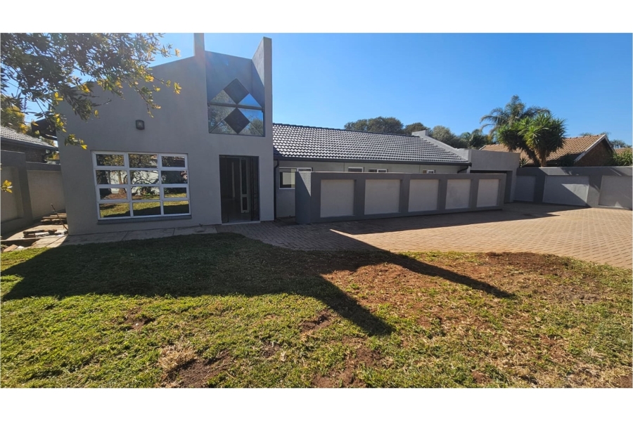 5 Bedroom Property for Sale in Wierda Park Gauteng