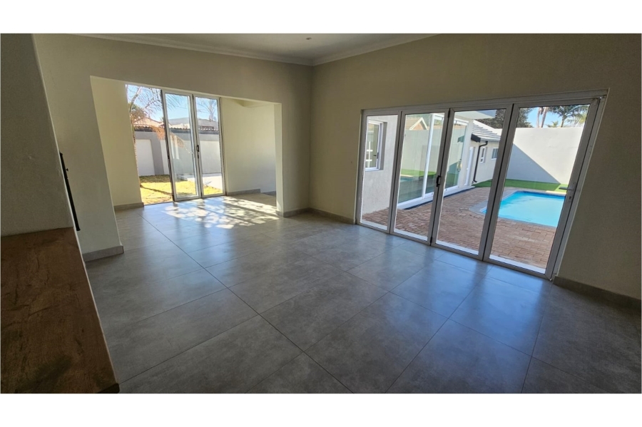 5 Bedroom Property for Sale in Wierda Park Gauteng