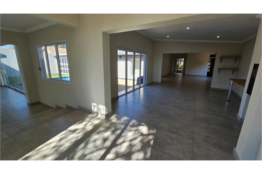 5 Bedroom Property for Sale in Wierda Park Gauteng