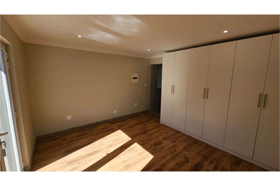 5 Bedroom Property for Sale in Wierda Park Gauteng