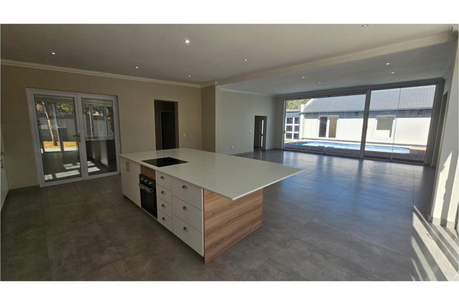 5 Bedroom Property for Sale in Wierda Park Gauteng