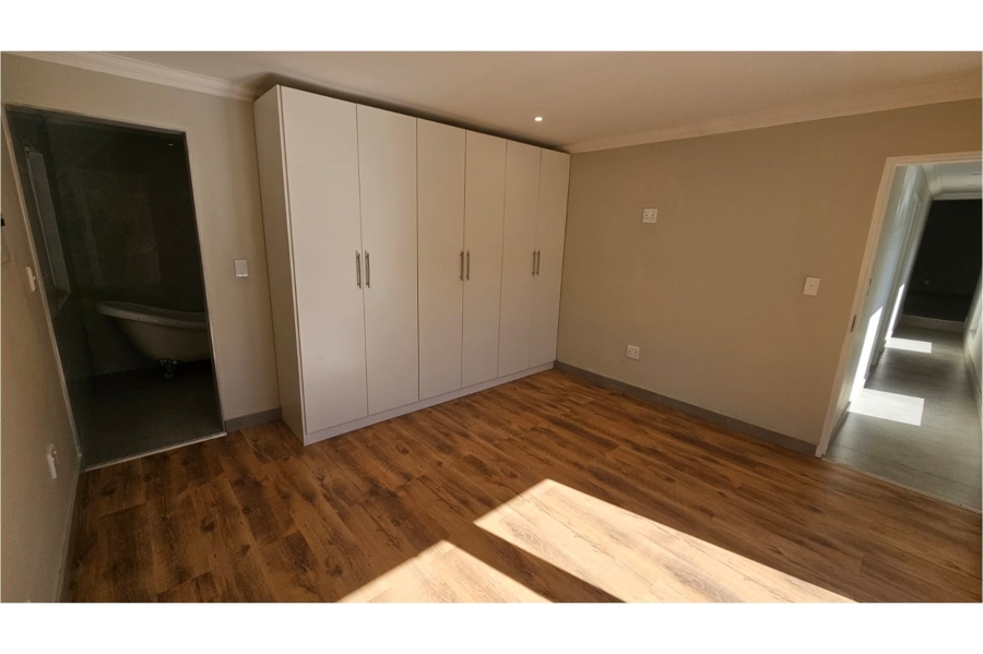 5 Bedroom Property for Sale in Wierda Park Gauteng