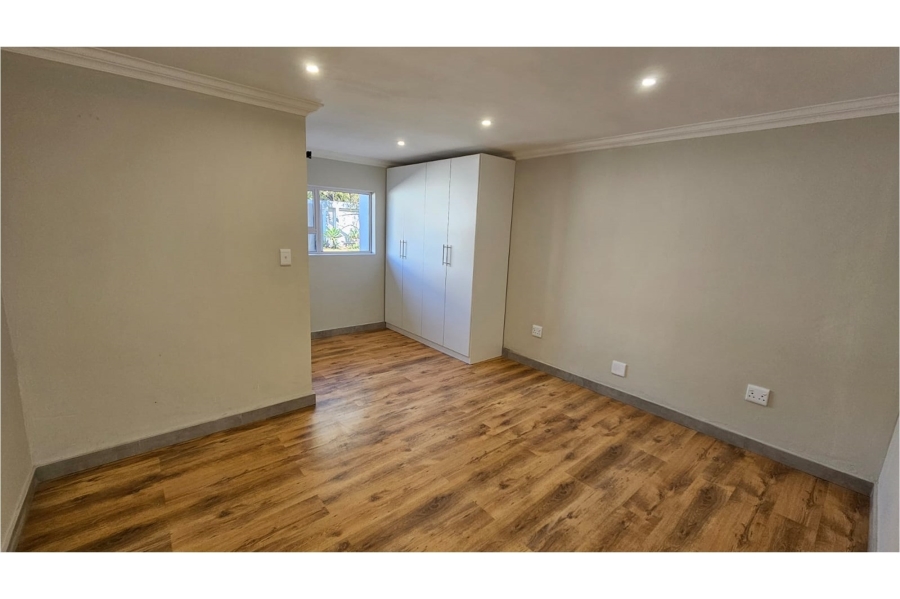 5 Bedroom Property for Sale in Wierda Park Gauteng