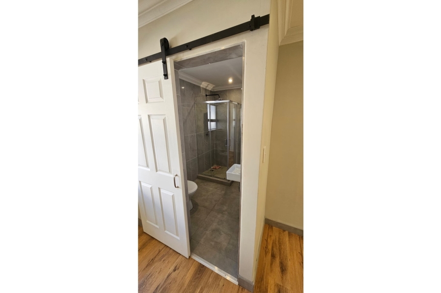 5 Bedroom Property for Sale in Wierda Park Gauteng