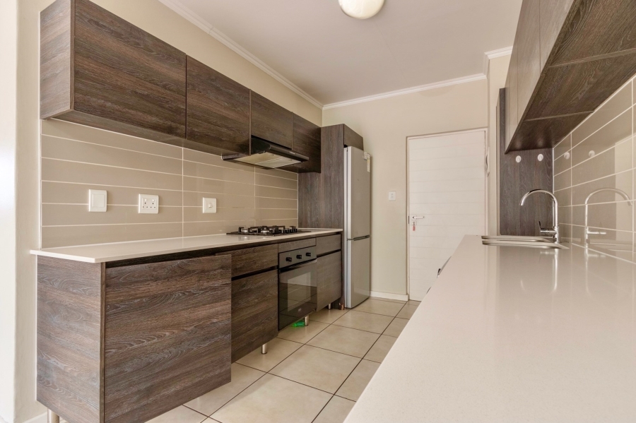 1 Bedroom Property for Sale in Oakdene Gauteng