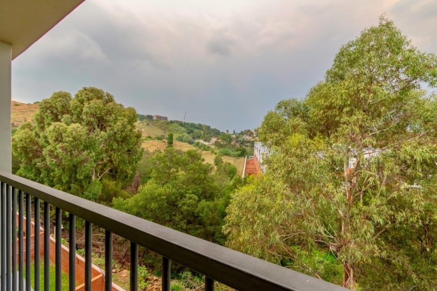 1 Bedroom Property for Sale in Oakdene Gauteng