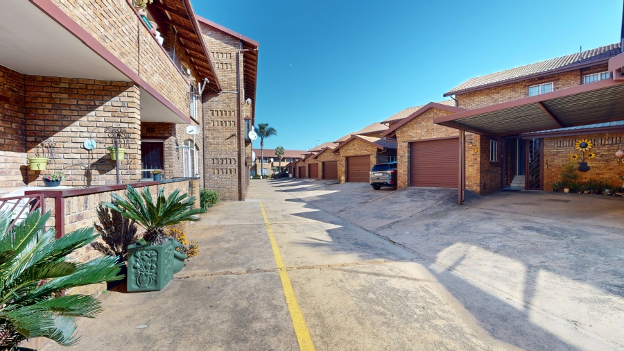 2 Bedroom Property for Sale in Albemarle Gauteng