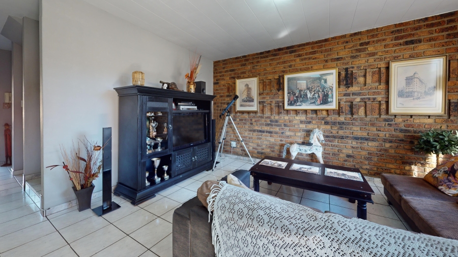 2 Bedroom Property for Sale in Albemarle Gauteng