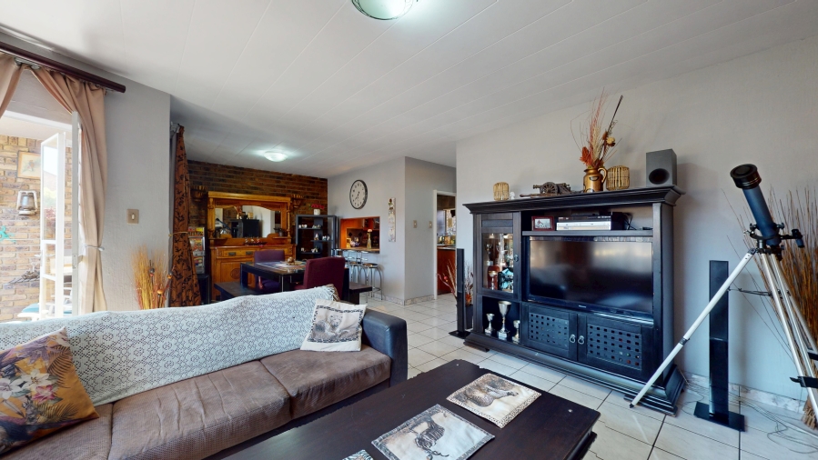 2 Bedroom Property for Sale in Albemarle Gauteng