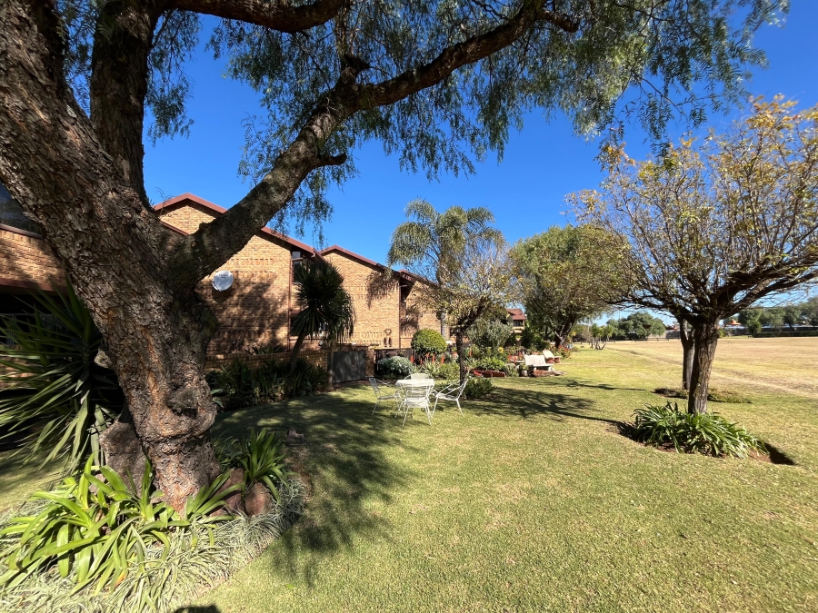 2 Bedroom Property for Sale in Albemarle Gauteng