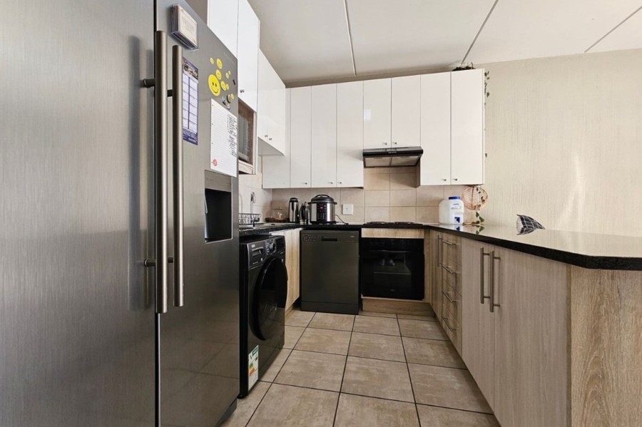 To Let 2 Bedroom Property for Rent in Barbeque Downs Gauteng
