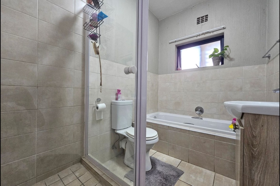 To Let 2 Bedroom Property for Rent in Barbeque Downs Gauteng