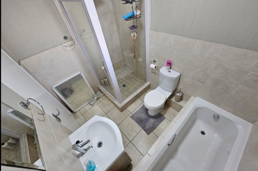 To Let 2 Bedroom Property for Rent in Barbeque Downs Gauteng