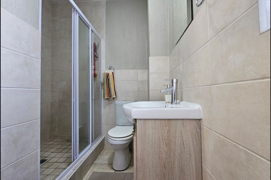 To Let 2 Bedroom Property for Rent in Barbeque Downs Gauteng