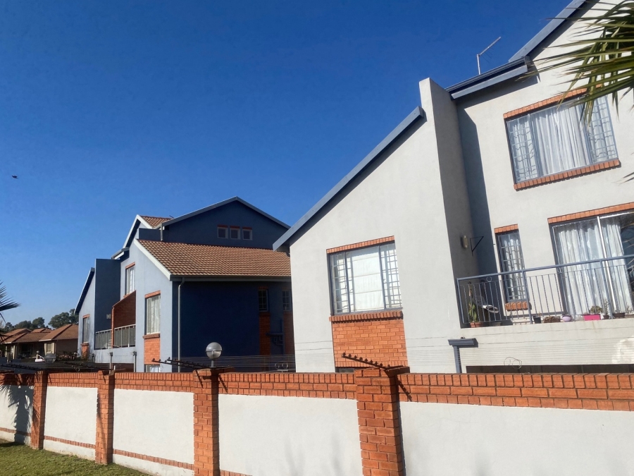 2 Bedroom Property for Sale in Rynfield Gauteng
