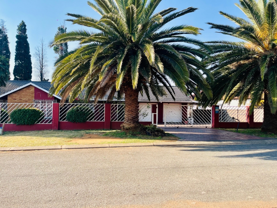 4 Bedroom Property for Sale in Groeneweide Gauteng