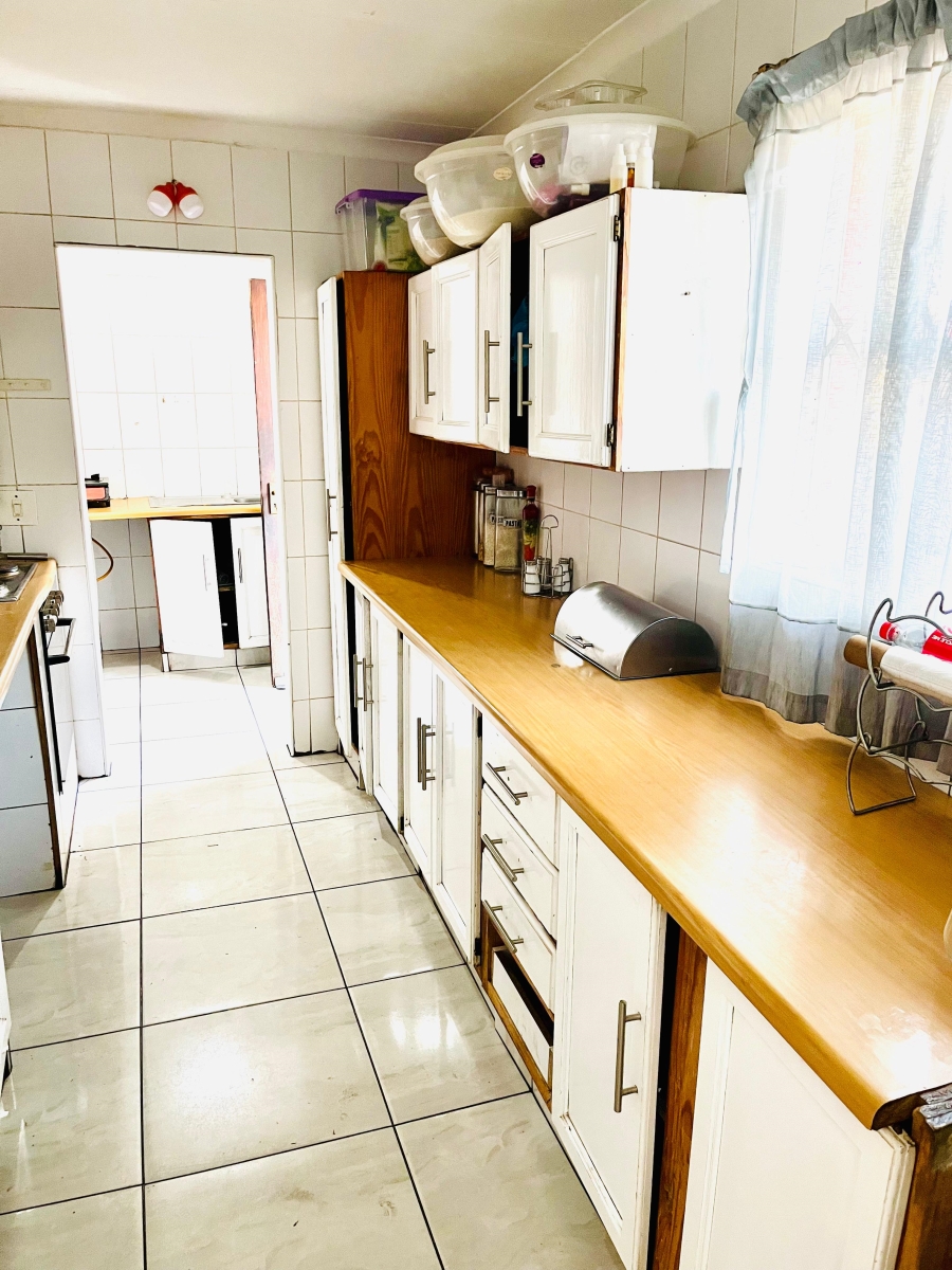 4 Bedroom Property for Sale in Groeneweide Gauteng
