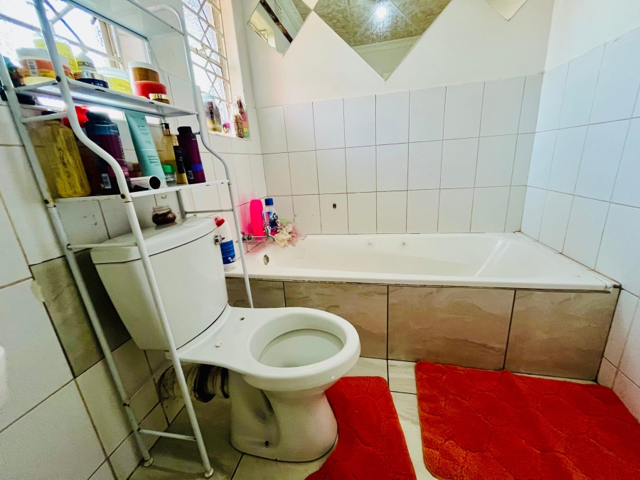 4 Bedroom Property for Sale in Groeneweide Gauteng