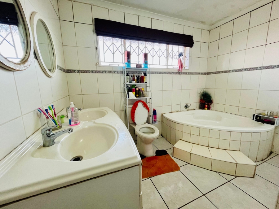 4 Bedroom Property for Sale in Groeneweide Gauteng
