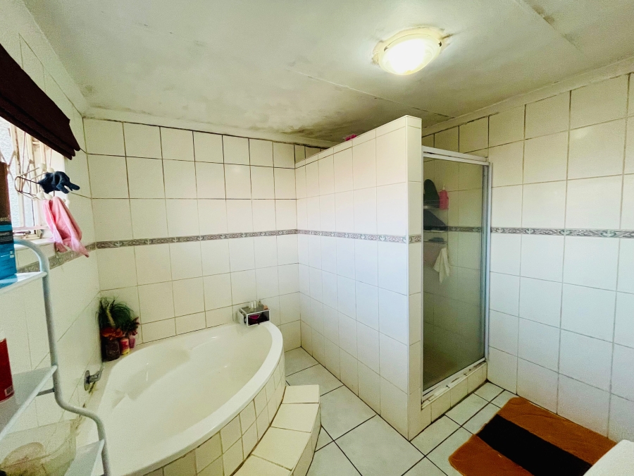 4 Bedroom Property for Sale in Groeneweide Gauteng