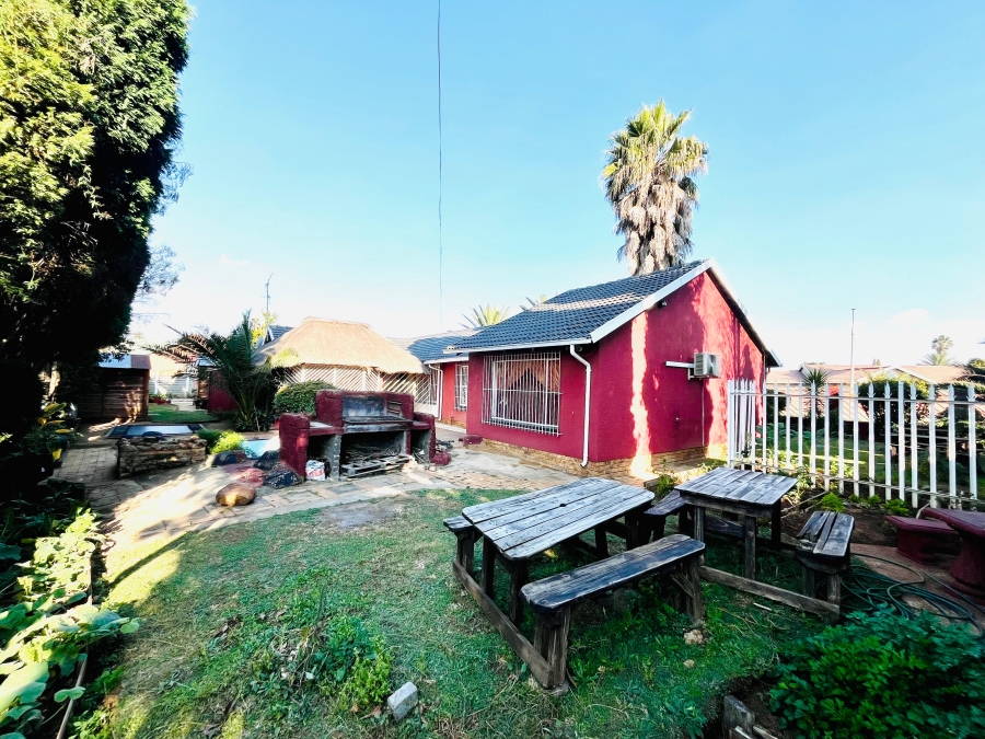 4 Bedroom Property for Sale in Groeneweide Gauteng