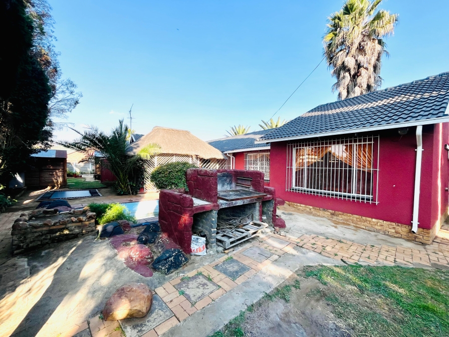 4 Bedroom Property for Sale in Groeneweide Gauteng