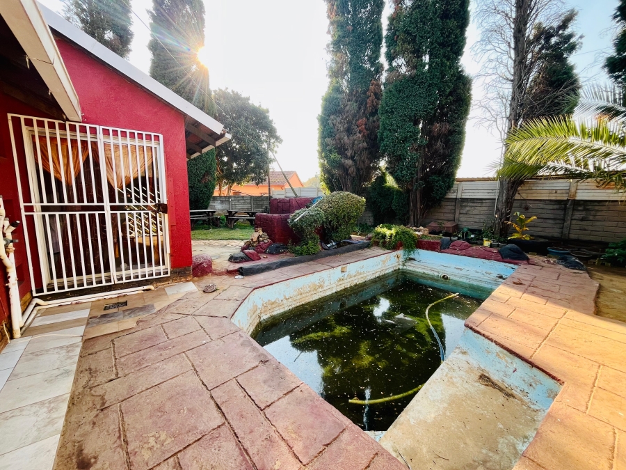 4 Bedroom Property for Sale in Groeneweide Gauteng