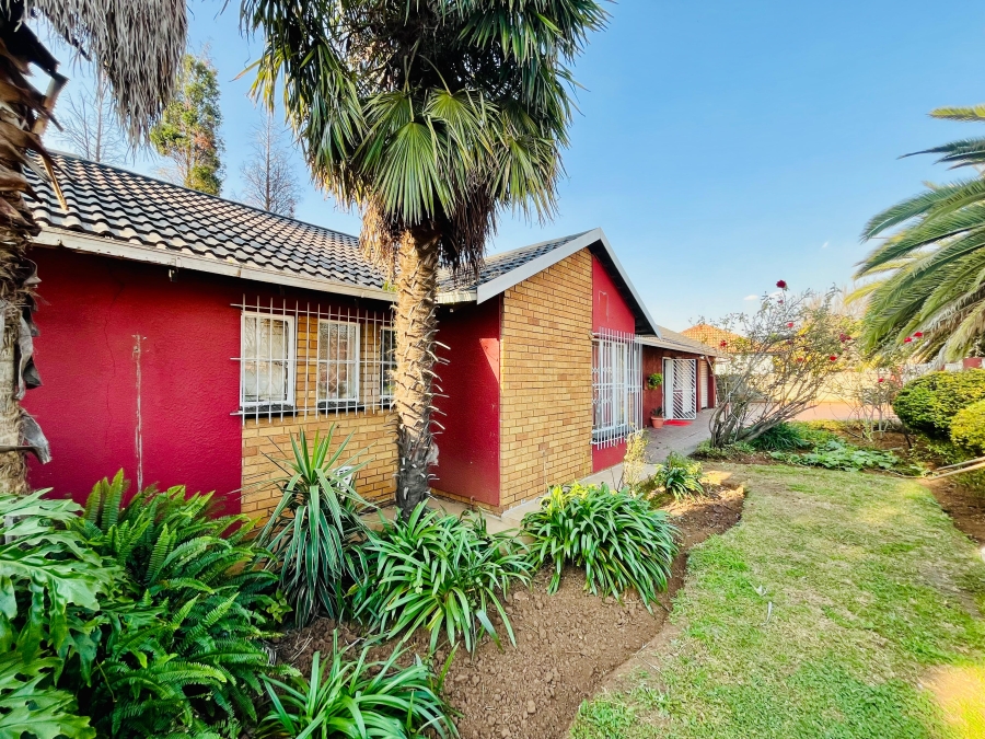 4 Bedroom Property for Sale in Groeneweide Gauteng