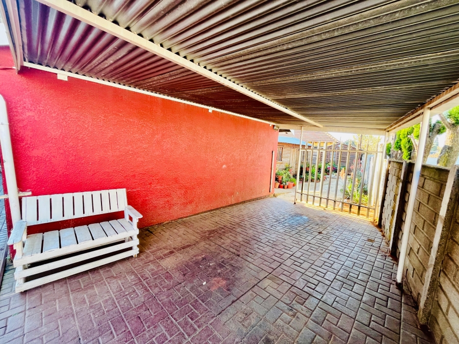 4 Bedroom Property for Sale in Groeneweide Gauteng