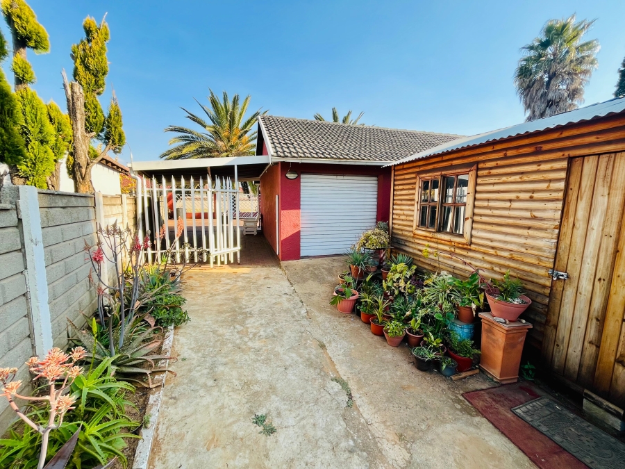 4 Bedroom Property for Sale in Groeneweide Gauteng