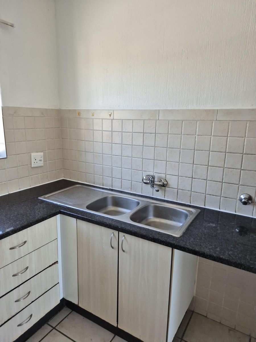 To Let 2 Bedroom Property for Rent in Annlin Gauteng