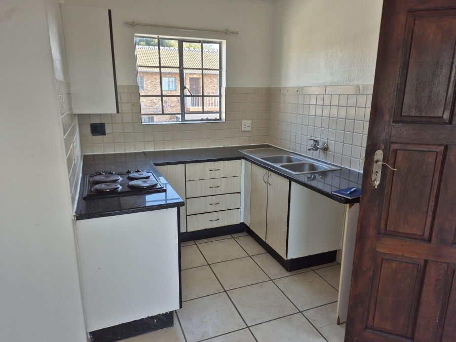 To Let 2 Bedroom Property for Rent in Annlin Gauteng