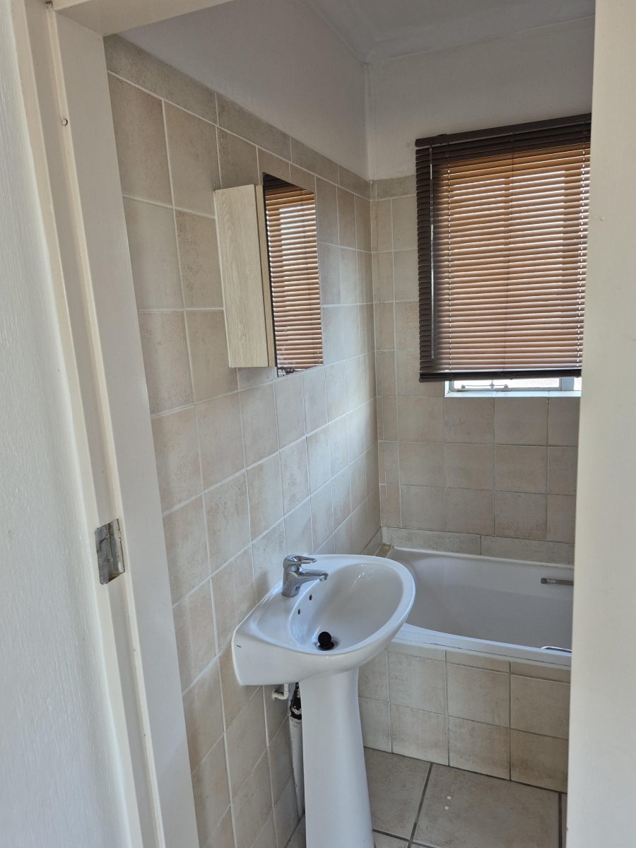 To Let 2 Bedroom Property for Rent in Annlin Gauteng