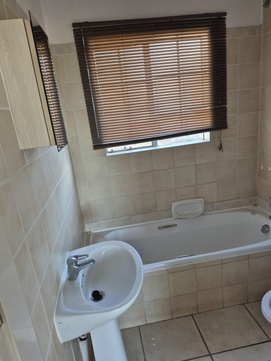 To Let 2 Bedroom Property for Rent in Annlin Gauteng