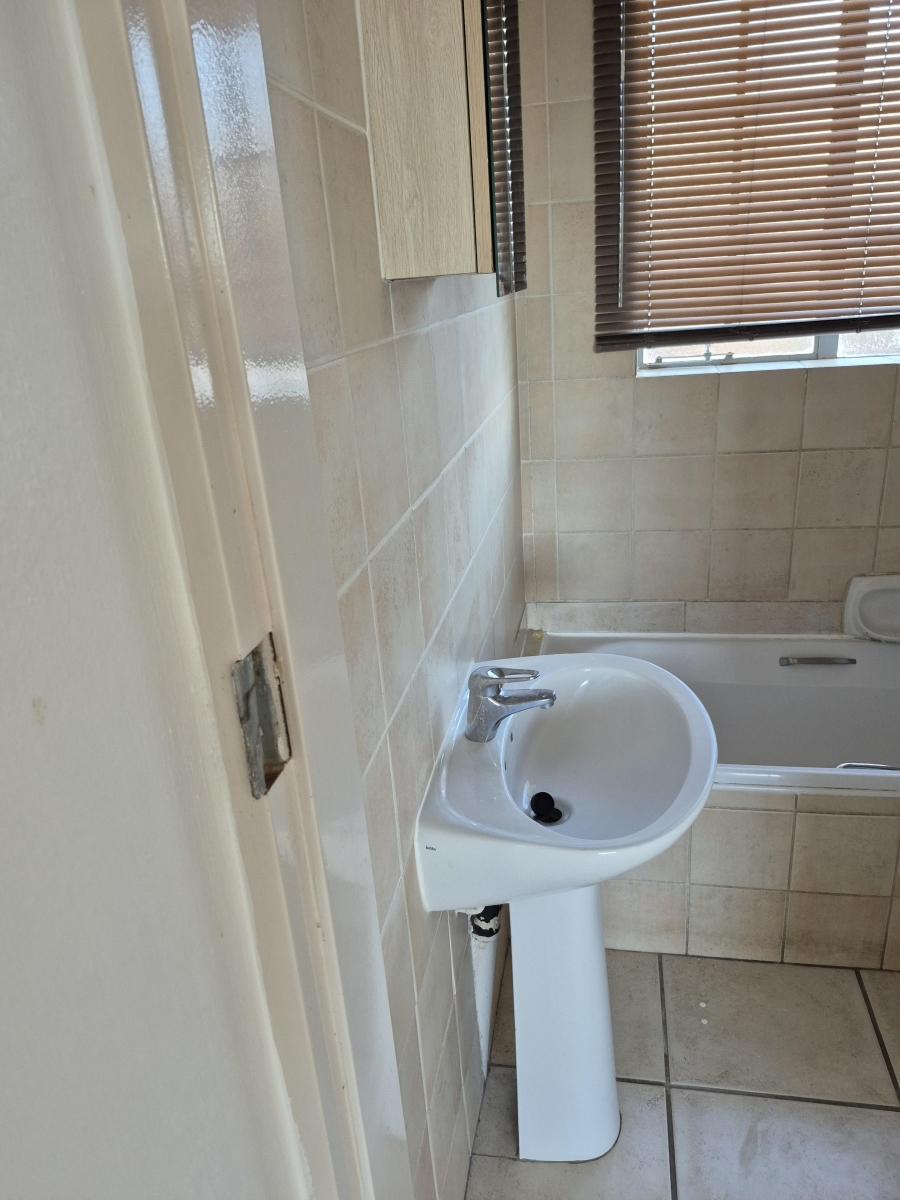 To Let 2 Bedroom Property for Rent in Annlin Gauteng