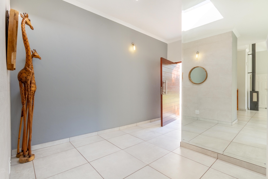 To Let 4 Bedroom Property for Rent in Silver Lakes Golf Estate Gauteng