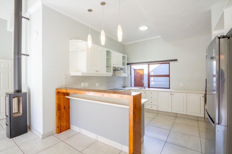 To Let 4 Bedroom Property for Rent in Silver Lakes Golf Estate Gauteng