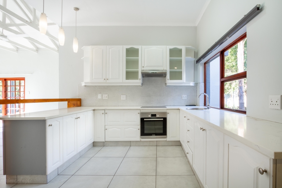 To Let 4 Bedroom Property for Rent in Silver Lakes Golf Estate Gauteng