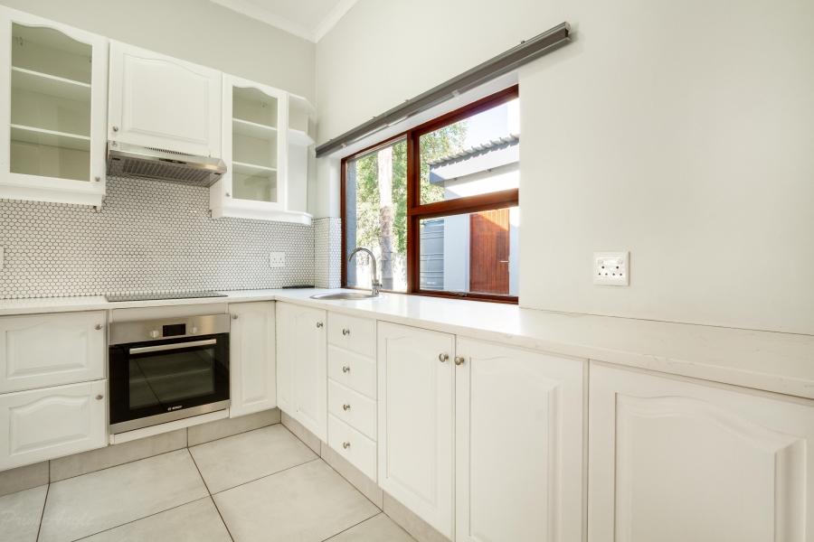To Let 4 Bedroom Property for Rent in Silver Lakes Golf Estate Gauteng