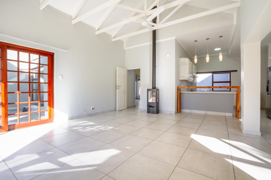 To Let 4 Bedroom Property for Rent in Silver Lakes Golf Estate Gauteng