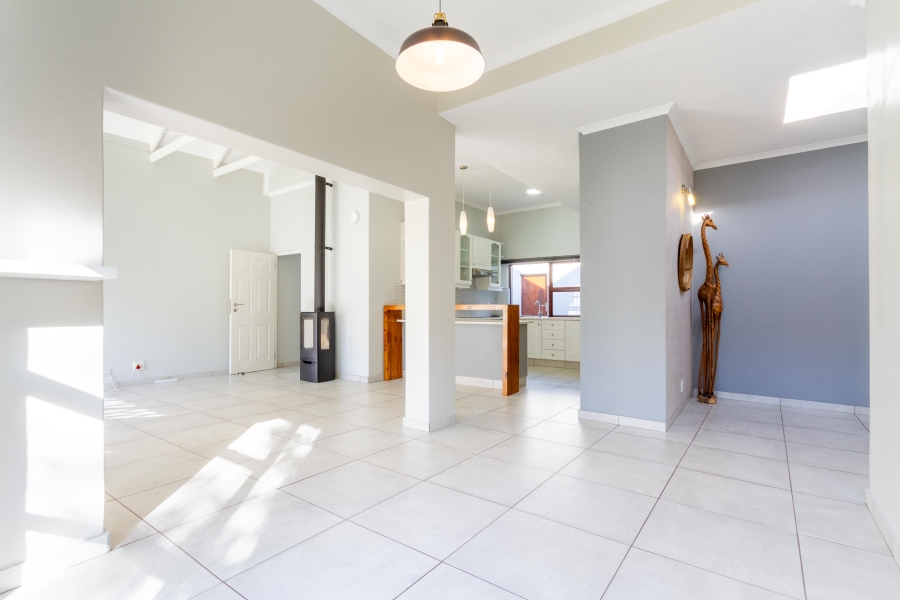 To Let 4 Bedroom Property for Rent in Silver Lakes Golf Estate Gauteng