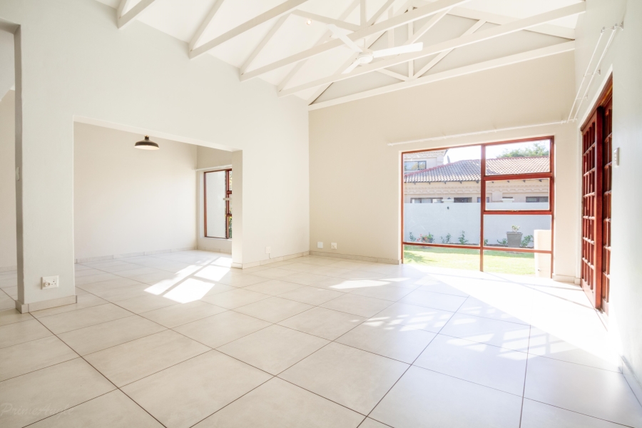 To Let 4 Bedroom Property for Rent in Silver Lakes Golf Estate Gauteng