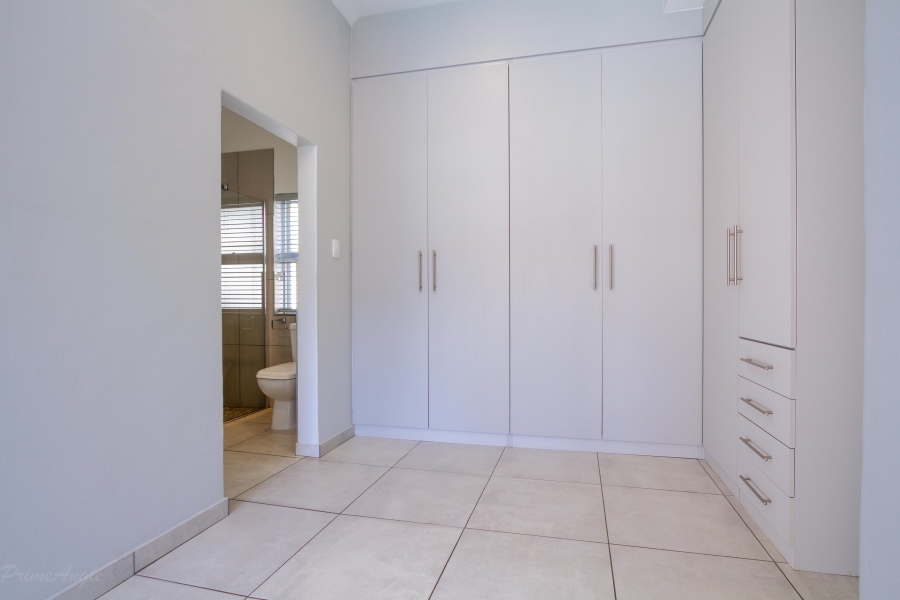To Let 4 Bedroom Property for Rent in Silver Lakes Golf Estate Gauteng