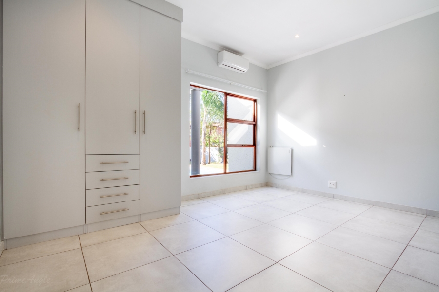 To Let 4 Bedroom Property for Rent in Silver Lakes Golf Estate Gauteng