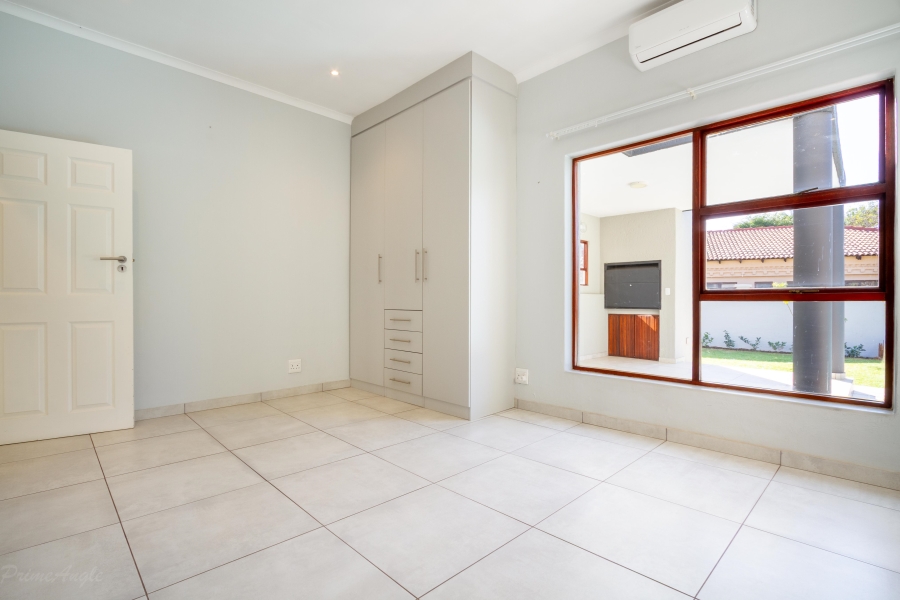 To Let 4 Bedroom Property for Rent in Silver Lakes Golf Estate Gauteng