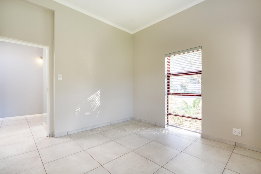 To Let 4 Bedroom Property for Rent in Silver Lakes Golf Estate Gauteng