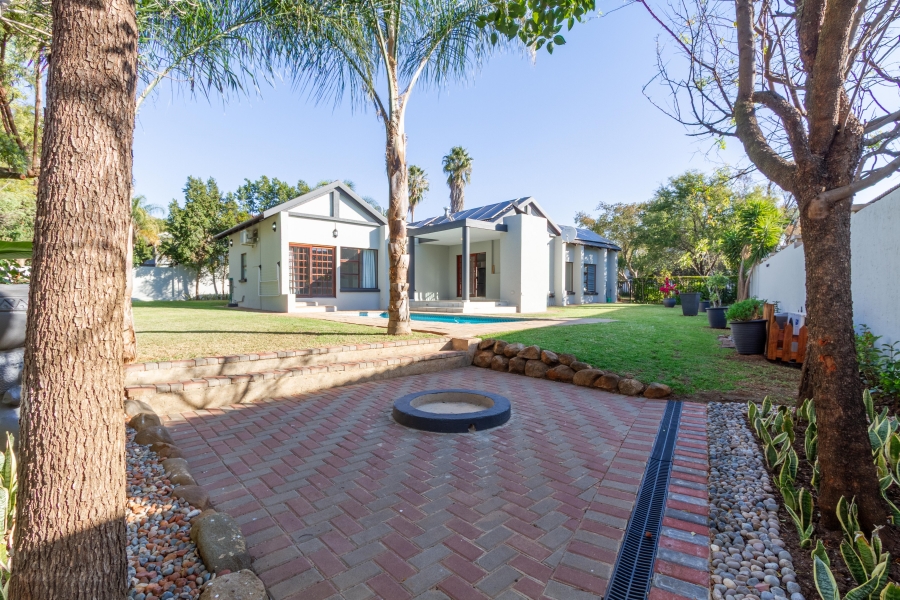 To Let 4 Bedroom Property for Rent in Silver Lakes Golf Estate Gauteng