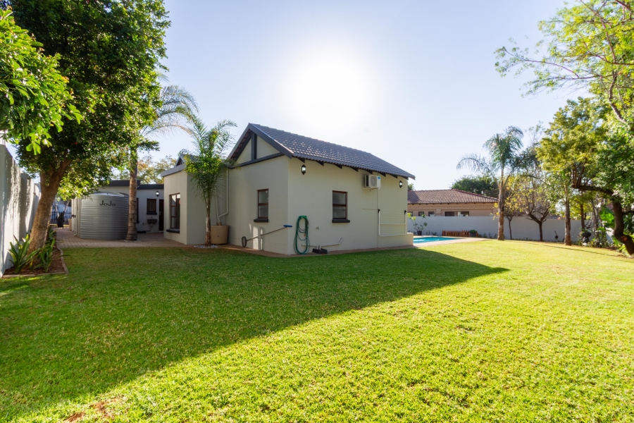 To Let 4 Bedroom Property for Rent in Silver Lakes Golf Estate Gauteng