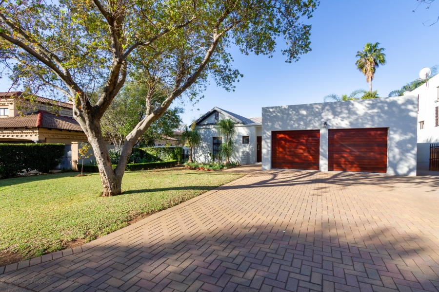 To Let 4 Bedroom Property for Rent in Silver Lakes Golf Estate Gauteng