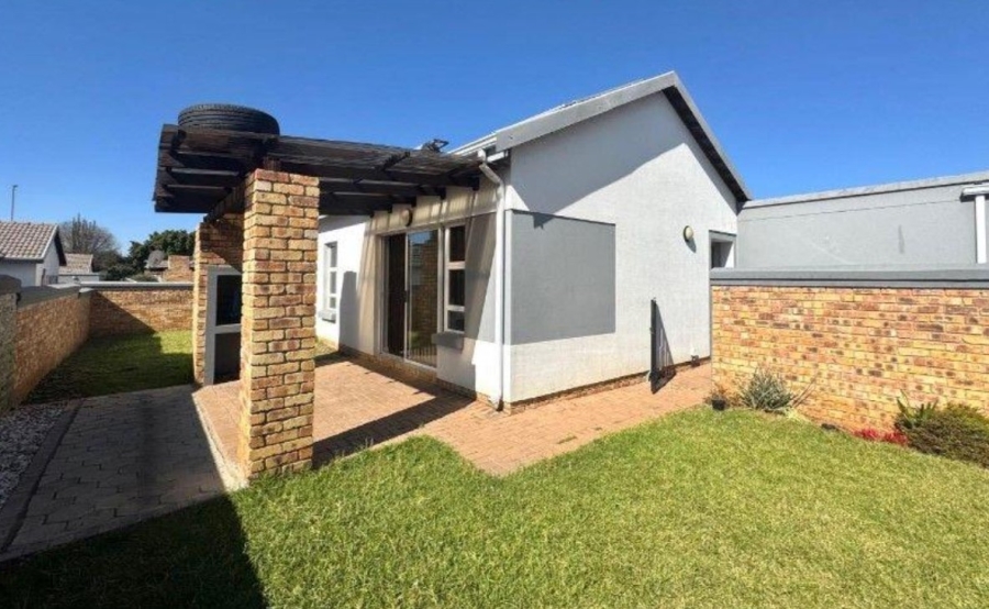 3 Bedroom Property for Sale in Roseacre Gauteng